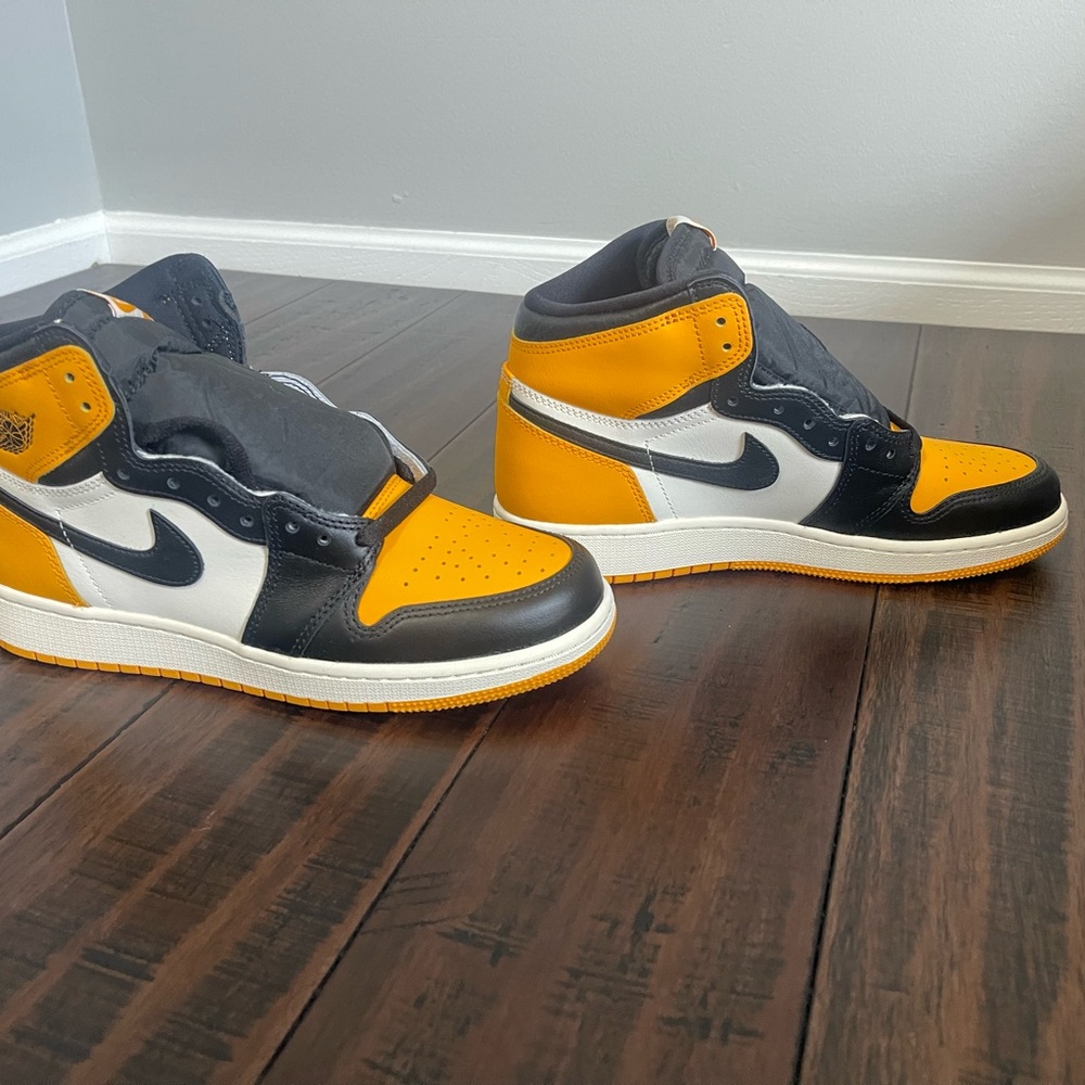 Jordan 1 Retro High OG Taxi- 7Y / 8.5W